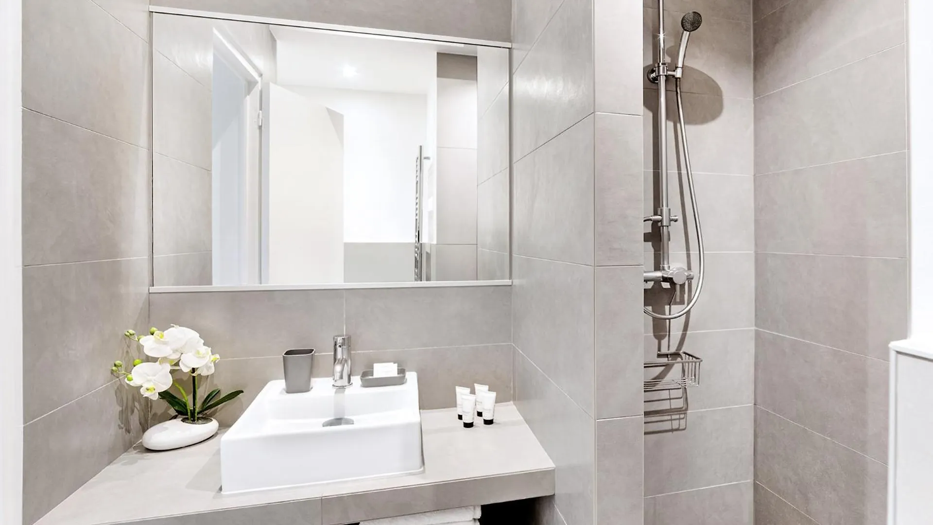 Livinparis - Luxury 3 Bedrooms Le Louvre I