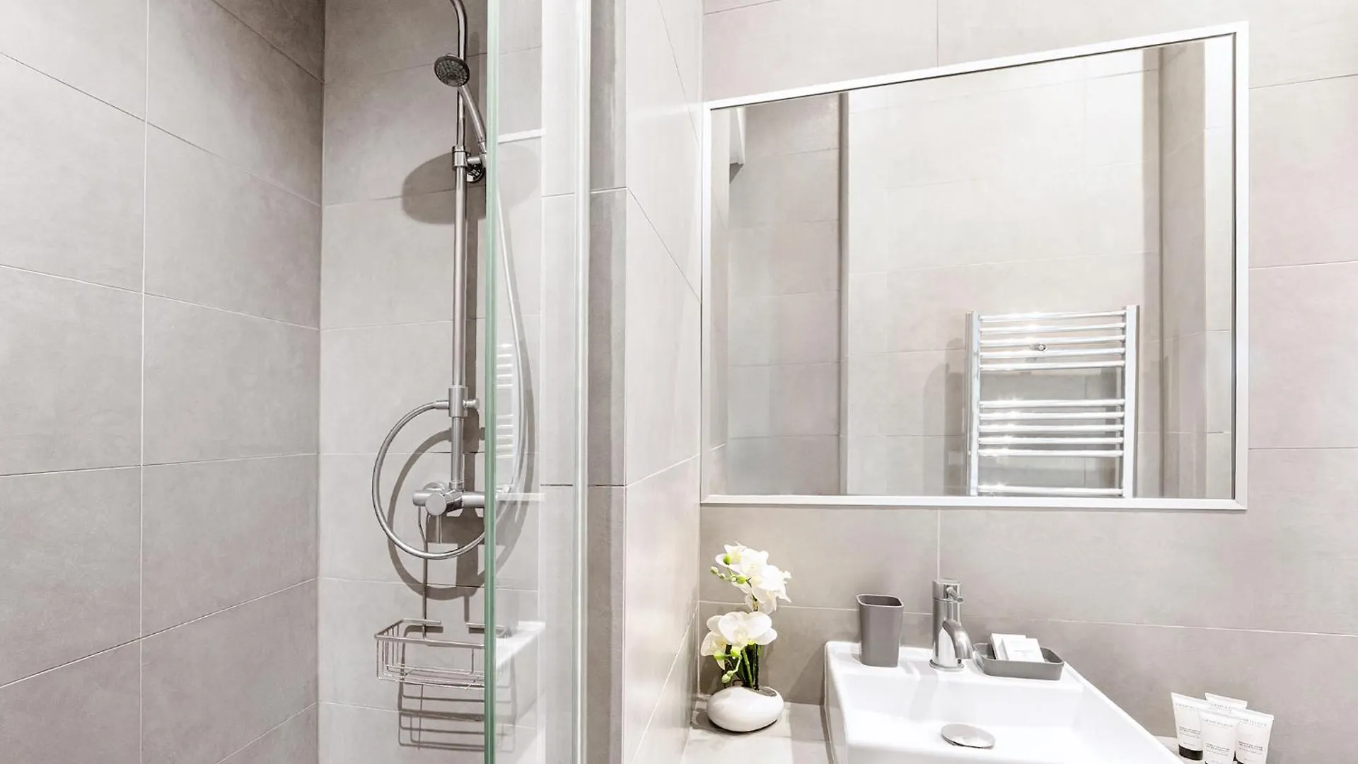 Livinparis - Luxury 3 Bedrooms Le Louvre I Apartment *